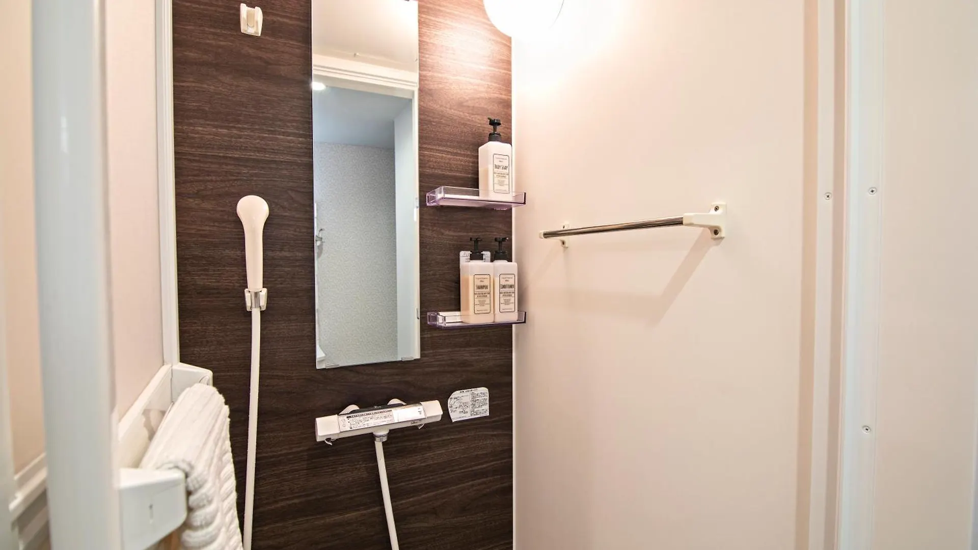 Appartement ＠Home天下茶屋2F〜駅まで徒歩5分・最大6人・グループ旅行最適＊浴室＋トイレ＋洗面所＊2 Osaka